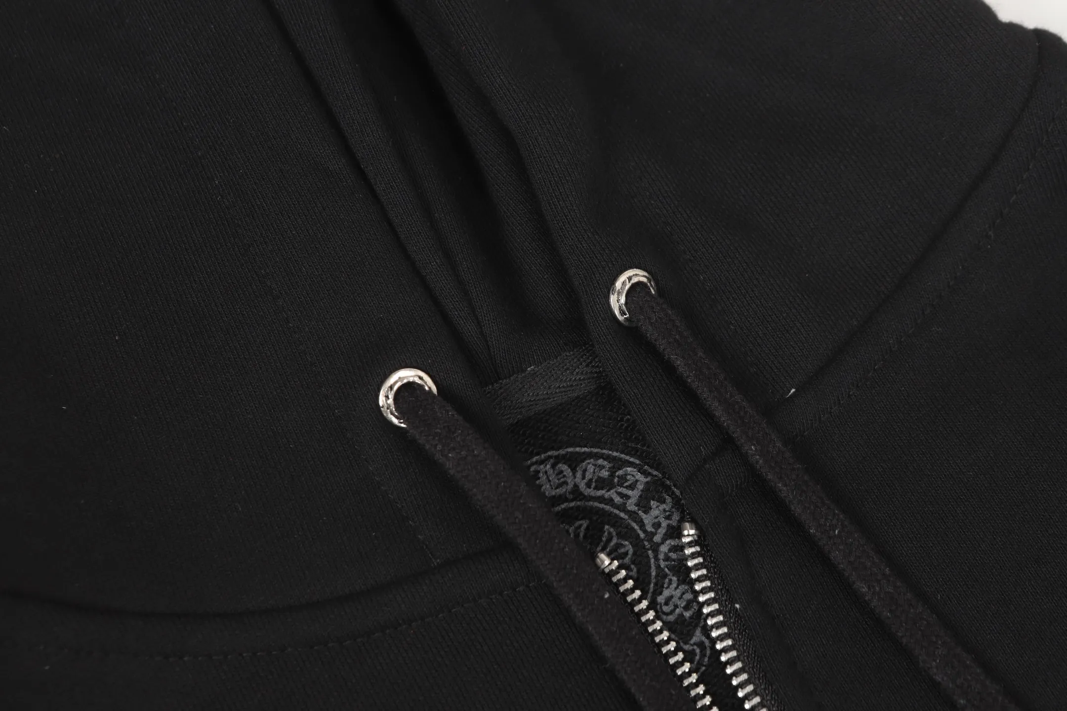 P240 -Chrome Hearts/Chrome Hearts cross printed zipper sweatshirt cardigan jacket -High weight, high density and high quality. The wool is soft, delicate and skin-friendly. It feels soft and silky. It has excellent warmth and skin-friendly properties.
